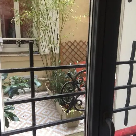 Maryline: Cozy Parisian Retreat With Patio View * Paris