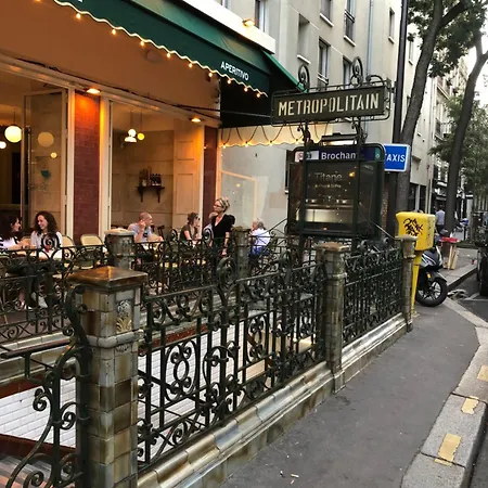 Maryline: Cozy Parisian Retreat With Patio View Apartment Paris