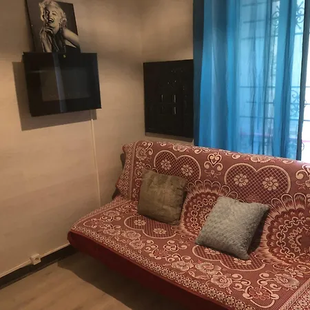 Apartment Maryline: Cozy Parisian Retreat With Patio View