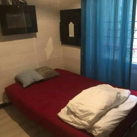 Maryline: Cozy Parisian Retreat With Patio View Apartment Paris