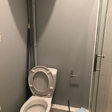 Charmante Studette De 18 M2-Sejour Economique A Paris - Rez De Chaussee Calme Sur Patio Prive - Grand Canape-Lit Clic Clac Pour 2 Personnes - Kitchenette - Salle De Bains - 5 Minutes Du Metro Brochant De La Ligne 13,Bus 54 74 Et 31 Vers Sites Tourist *